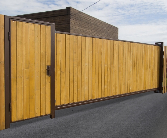 Деревянные ворота в Тбилисской