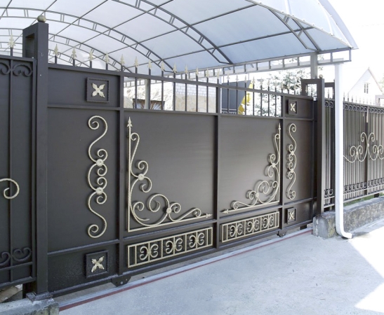 Металлические ворота в Тбилисской